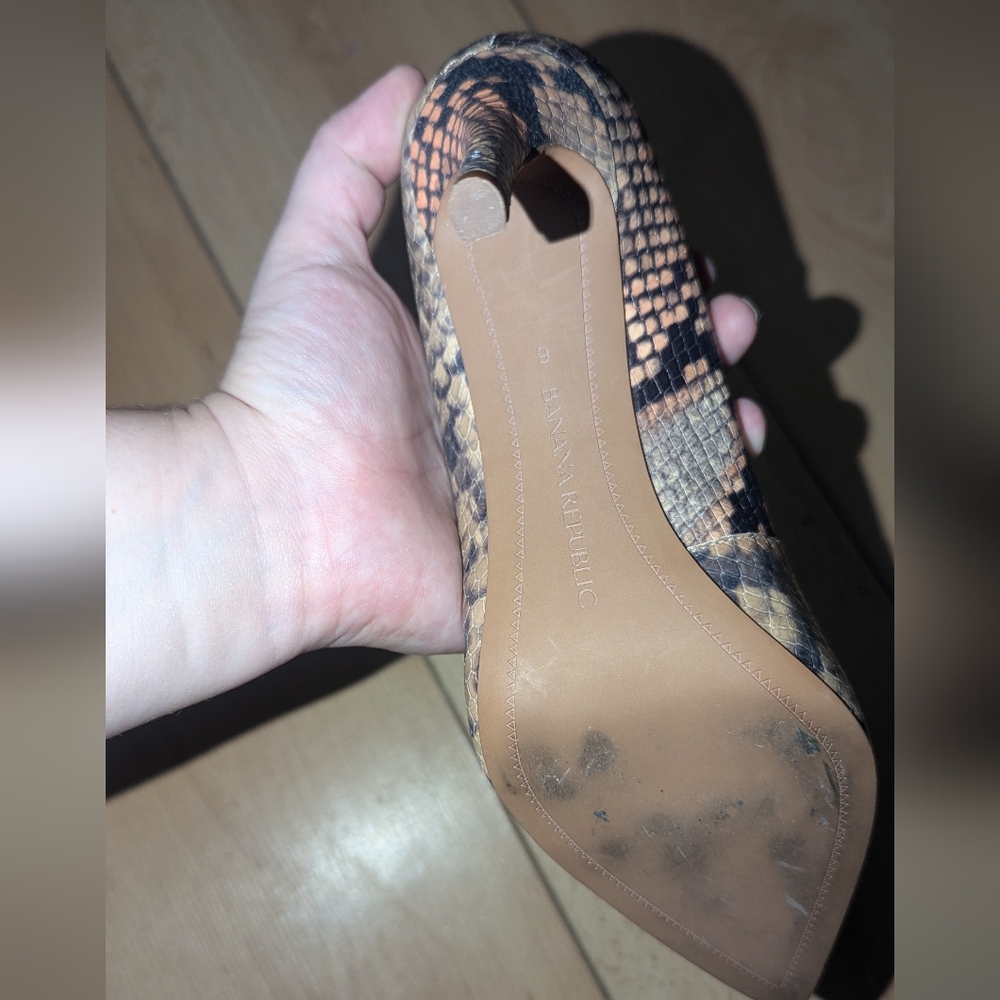 Banana Republic Pump SZ6 - Picture 3 of 3